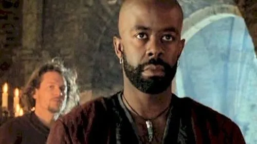 Merlin S02E02 – The Once and Future Queen Download Episode Poster